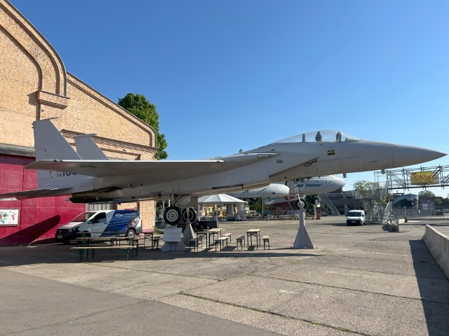 F15